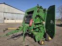 John Deere 582 bálázó
