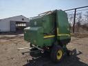 John Deere 582 bálázó