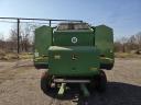 John Deere 582 bálázó