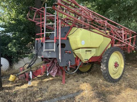 Eladó Rau 18 m-es 3000 literes permetező Eladó Rau 18 m-es 3000 literes permetező