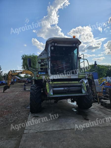 Claas Dominator 106