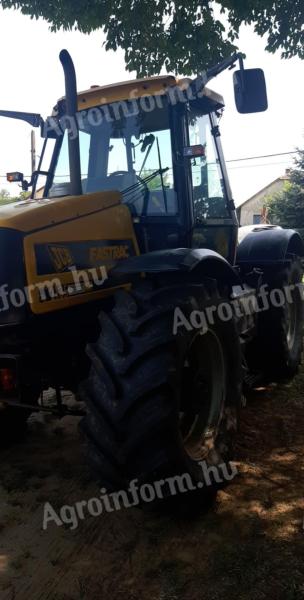 JCB munkagép és permetező (2000 liter)