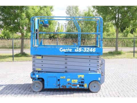 Genie GS-3246 / 12 m / 318 kg / 2015 / 339 üzemóra / Lízing 20%-tól Genie GS-3246 / 12 m / 318 kg / 2015 / 339 üzemóra / Lízing 20%-tól