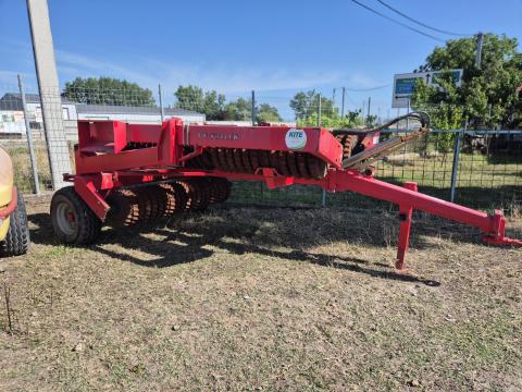 HE-VA vontatott Roller 8,2 m-es henger újszerű, jó műszaki állapotban eladó HE-VA vontatott Roller 8,2 m-es henger újszerű, jó műszaki állapotban eladó