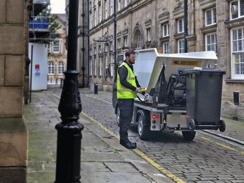 Esagono Gastrone szemétszállító, kukaemelővel – 100% elektromos kompakt haszongépjármű - Royal-Kert Kft