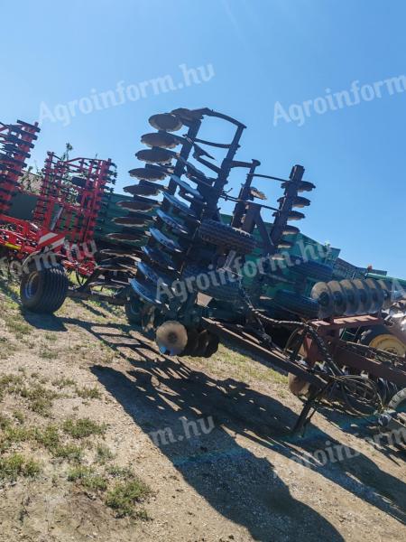 Rövidtárcsa 6 m hengerrel Agrotom