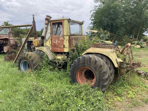Eladó T-150K traktor, Rába motorral, vázak és alkatrészek, 180 LE Eladó T-150K traktor, Rába motorral, vázak és alkatrészek, 180 LE