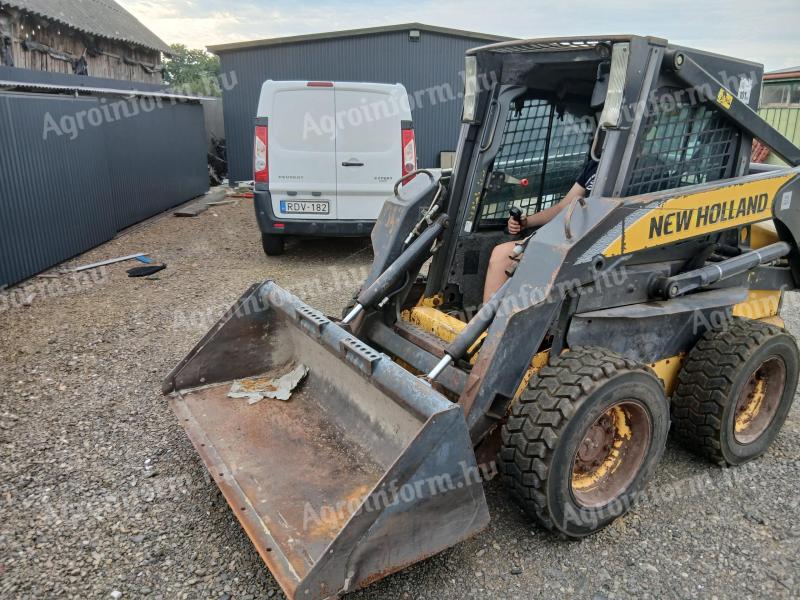 New Holland homlokrakodó