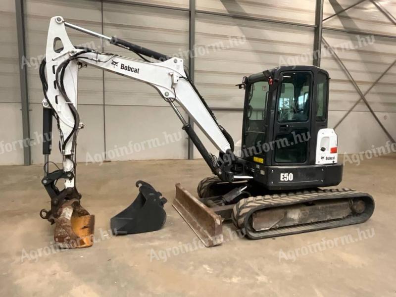 Bobcat E 50 EM / 2013 / 3 221 h üzemóra / Lízing 20%-tól