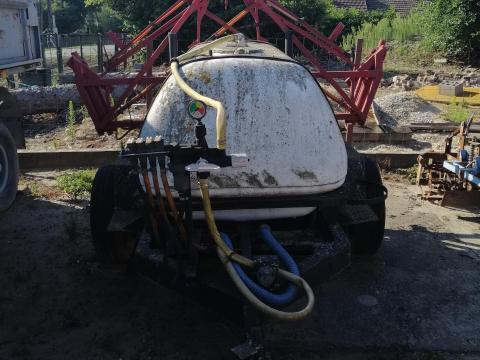 Vontatott szántóföldi permetező