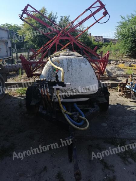 Vontatott szántóföldi permetező