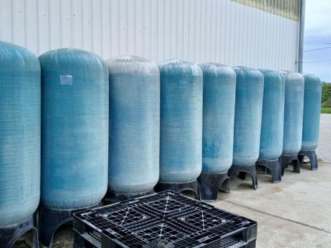 Eladó 730 literes üvegszálas PE tartály, szűrőtartály Eladó 730 literes üvegszálas PE tartály, szűrőtartály