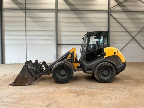 Mecalac AX 850 / 2015 / 3.919 üzemóra / Lízing 20%-tól