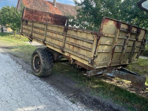 Eladó egytengelyes pótkocsi Eladó egytengelyes pótkocsi