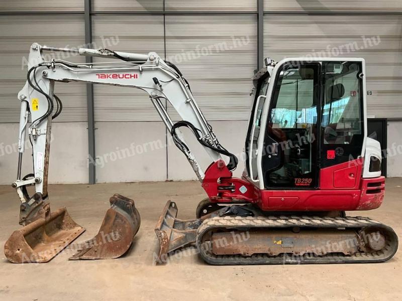 Takeuchi TB 250-2 / 2020 / 2 189 üzemóra / Lízing 20%-tól