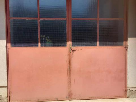 Garázskapu eladó – 3,1 méter széles, 2,9 méter magas Garázskapu eladó – 3,1 méter széles, 2,9 méter magas