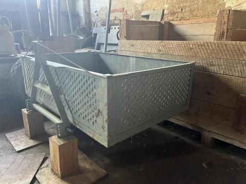 Szállítóláda eladó hidraulikára függeszthető kivitelben Szállítóláda eladó hidraulikára függeszthető kivitelben