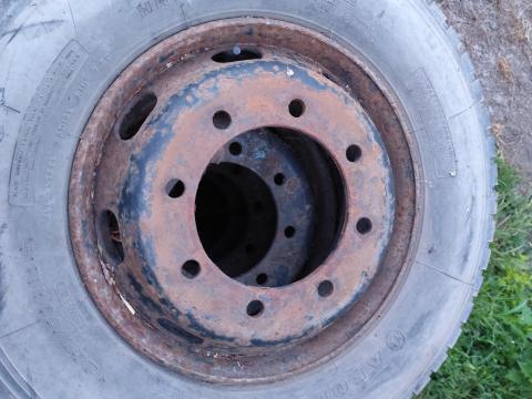 265/70 R 19.5 méretű felnire szerelt gumiabroncs eladó MBP pótkocsi 265/70 R 19.5 méretű felnire szerelt gumiabroncs eladó MBP pótkocsi