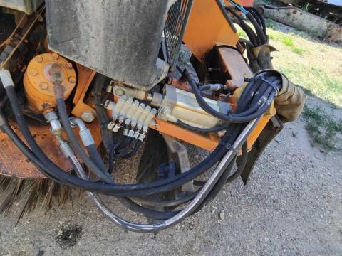 Úttisztító felépítmény eladó Úttisztító felépítmény eladó