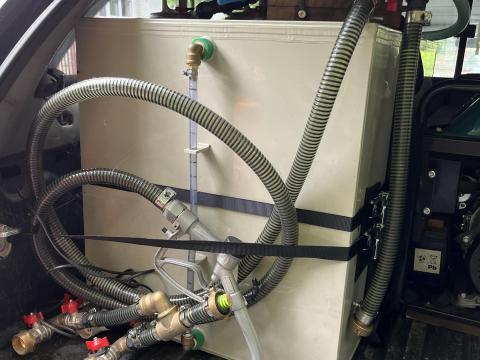 Permetező drón keverőtartály szivattyúval Permetező drón keverőtartály szivattyúval