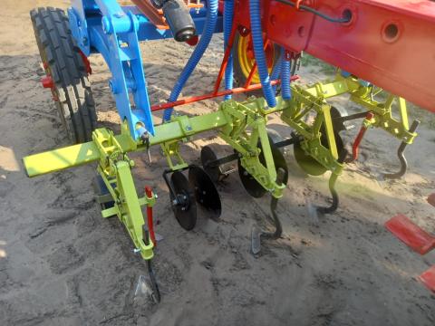 Kultivátor eladó RS-09-es traktorhoz, újszerű állapotban Kultivátor eladó RS-09-es traktorhoz, újszerű állapotban