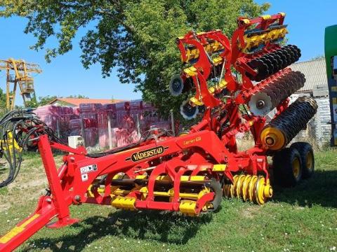 Väderstad Carrier 650 száraprító hengerrel eladó újszerű állapotban Väderstad Carrier 650 száraprító hengerrel eladó újszerű állapotban