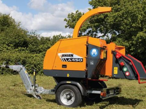 Jensen A450 vontatott ágaprító 25 LE dízelmotorral – Royal Traktor Jensen A450 vontatott ágaprító 25 LE dízelmotorral – Royal Traktor