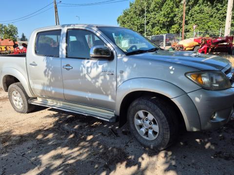 Toyota Hilux SR felszereltséggel eladó Toyota Hilux SR felszereltséggel eladó