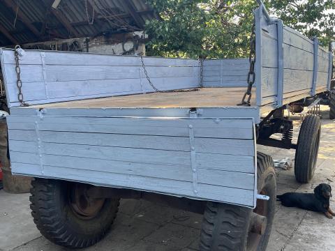 Teljesen felújított,  nagyon régi billenős pótkocsi eladó Teljesen felújított,  nagyon régi billenős pótkocsi eladó