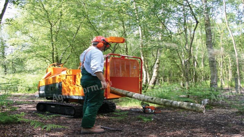 JENSEN A530XL láctalpas faaprító - 24 Le dízelmotorral - ROYAL TRAKTOR