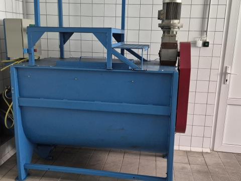 Takarmánykeverő eladó – alig használt, erős villanymotorral Takarmánykeverő eladó – alig használt, erős villanymotorral