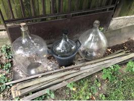 Üvegbalonok eladók Zircen – használt, jó állapotú boros üvegbalon tartályok