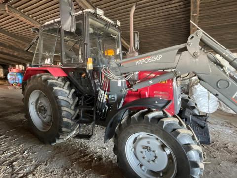 MTZ 820.4 traktor eladó – Légkondicionált, homlokrakodóval