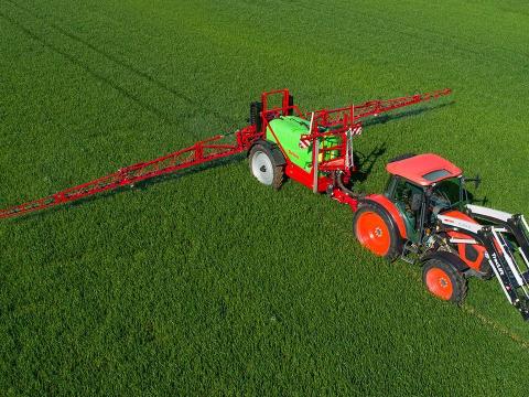 Krukowiak Orion vontatott szántóföldi permetező – Royal Traktor