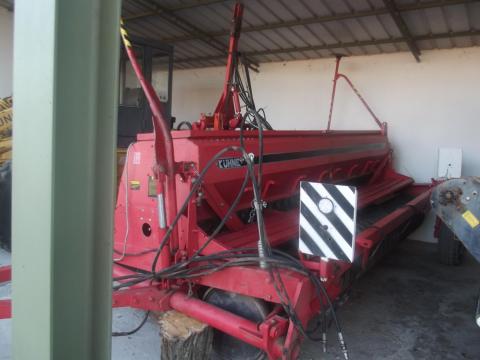 Kühne 6200 gabonavetőgép jó műszaki- és esztétikai állapotban eladó Kühne 6200 gabonavetőgép jó műszaki- és esztétikai állapotban eladó