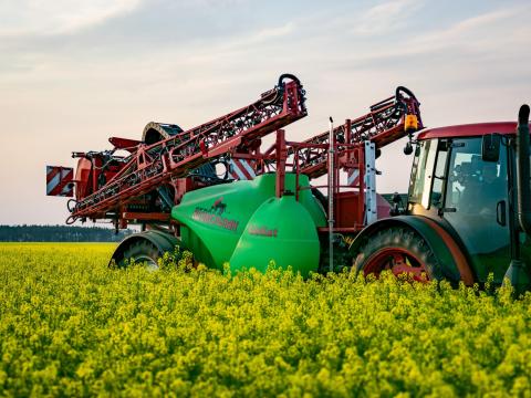 Krukowiak Goliat 2500 - 8000 vontatott szántóföldi permetező – Royal Traktor