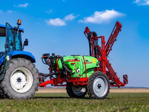 KRUKOWIAK APOLLO vontatott szántóföldi permetező - ROYAL TRAKTOR