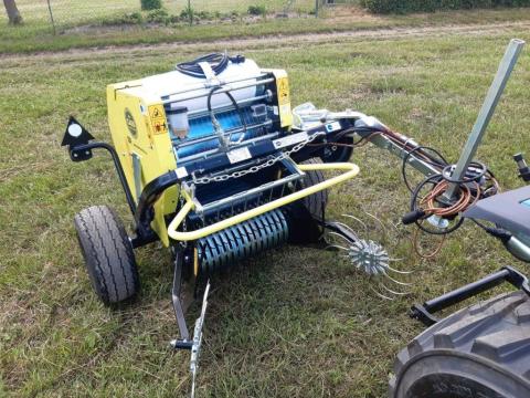 CAEB Mountpress 550 bálázó – Royal Traktor