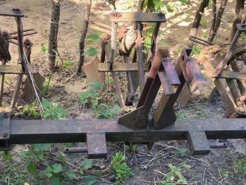 3 tagú függesztett sorközművelő traktor után 3 tagú függesztett sorközművelő traktor után