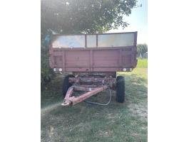 Eladó 4,2 tonnás billenős pótkocsi magosítóval és ponyvával
