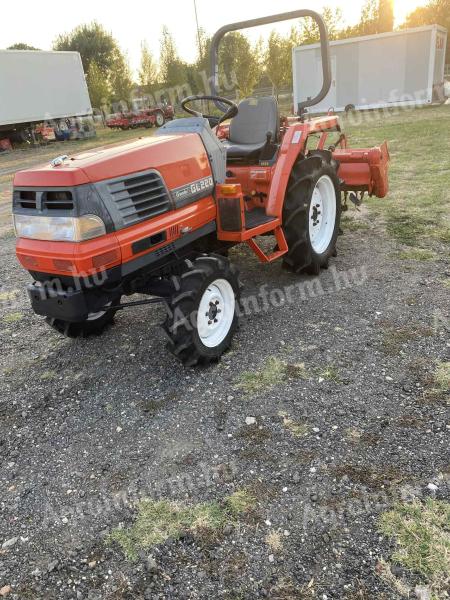 Japán kistraktor traktor MTZ carrero
