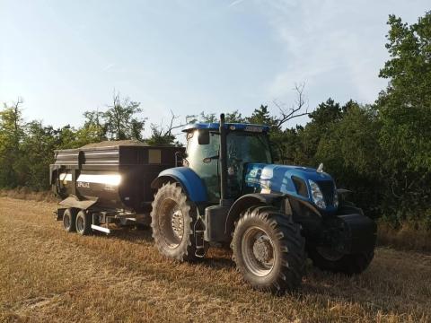 T7.220 New Holland traktor eladó 16,5 millió Ft + áfa