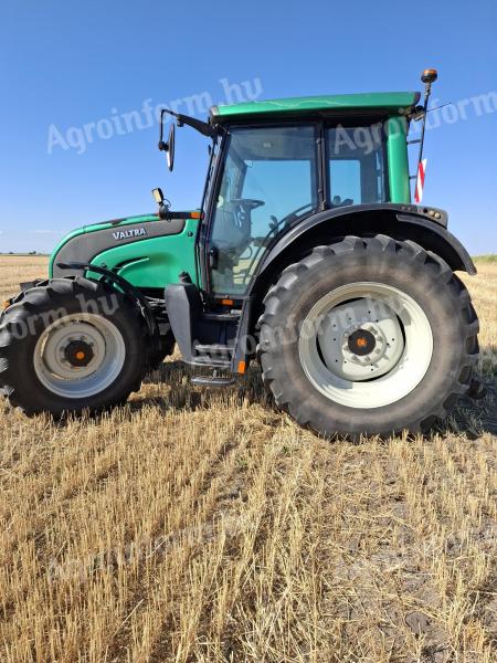 Valtra N 111 eladó – Kukorica, napraforgó csere is érdekel
