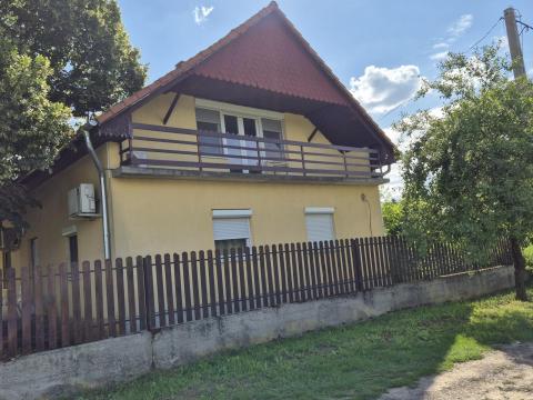 Tanya családi házzal, 6314 nm-es területtel Tóalmáson, Pest megyében Tanya családi házzal, 6314 nm-es területtel Tóalmáson, Pest megyében