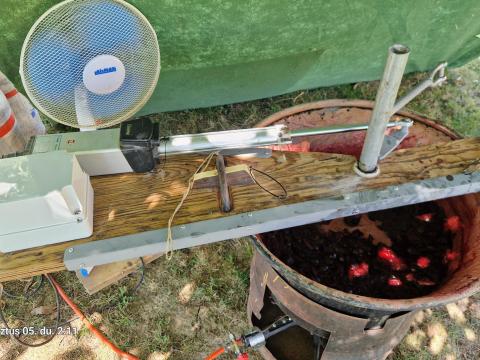 120 éves, 100 literes lekvárfőző réz üst eladó 120 éves, 100 literes lekvárfőző réz üst eladó