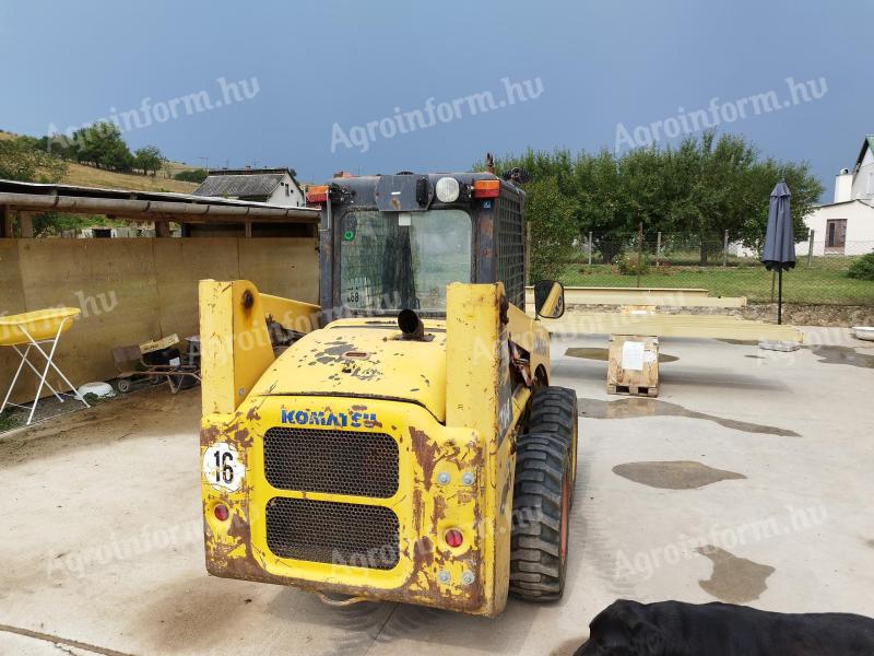 Komatsu SK 714 csúszókormányzású rakodó eladó