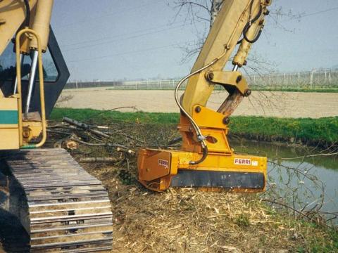 FERRI TIR szárzúzó - ROYAL TRAKTOR FERRI TIR szárzúzó - ROYAL TRAKTOR