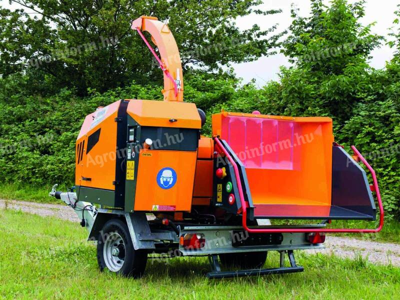 Jensen vontatott A350 ágaprító HATZ 75 LE motorral – Royal Traktor