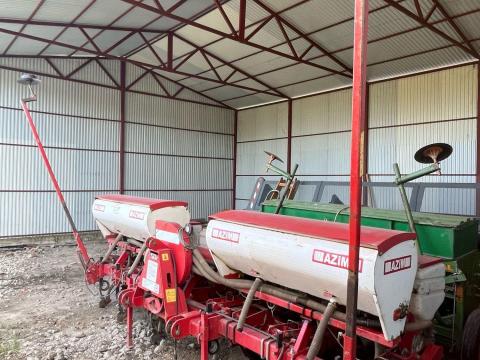 Azim szemenkénti vetőgép