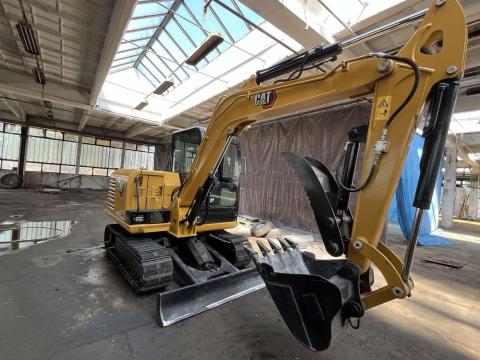 CATERPILLAR 305.5 E2 lánctalpas kotrógép új gumitalpakkal eladó CATERPILLAR 305.5 E2 lánctalpas kotrógép új gumitalpakkal eladó